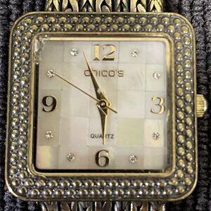 Chico's Womens Watch 28mm White Dial Gold Band New Battery